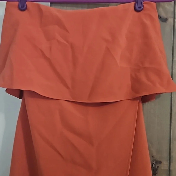 LOVER'S & FRIENDS Max Midi strapless Dress in Blood Orange. Size xs - Picture 7 of 13
